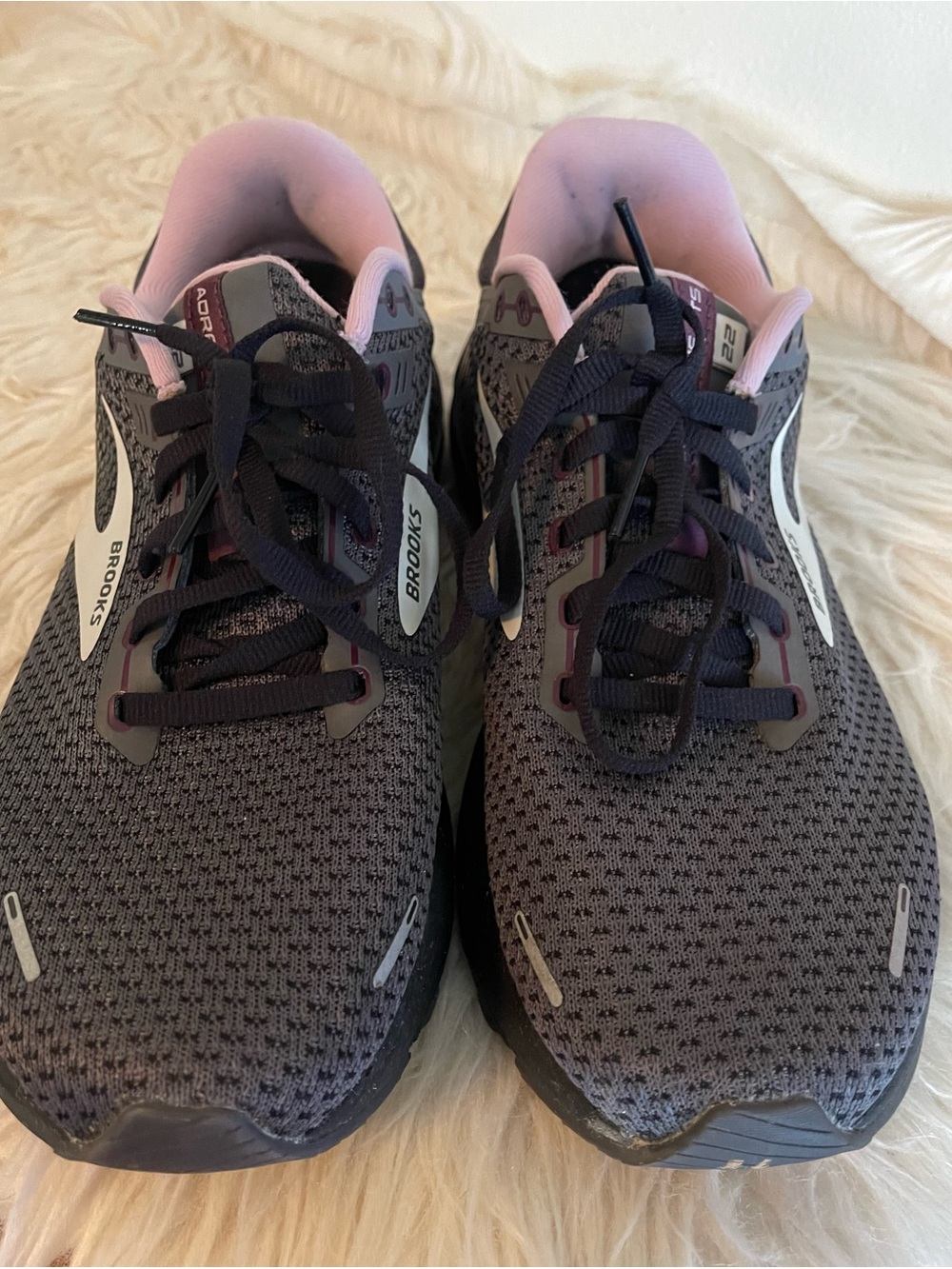 Women’s Brook Shoes Size 11!